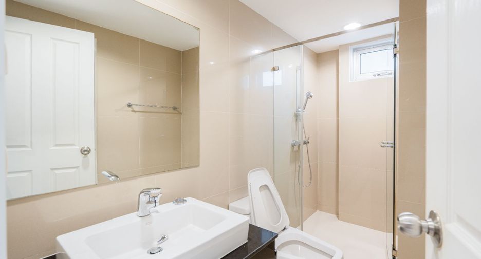 Wohnung zum Kauf mit 3 Zimmer in Huai Khwang, Bangkok