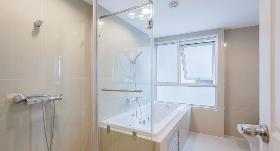 Wohnung zum Kauf mit 3 Zimmer in Huai Khwang, Bangkok