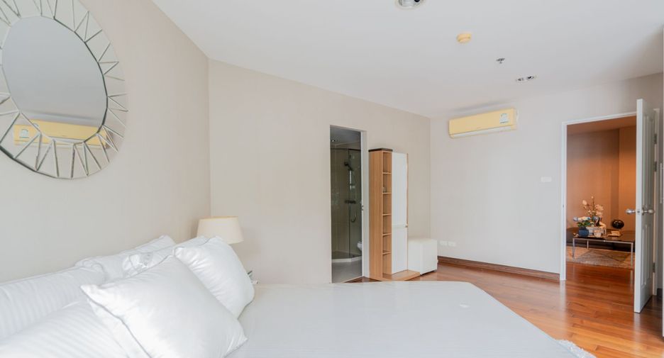 For sale 5 bedrooms condo in Huai Khwang, Bangkok