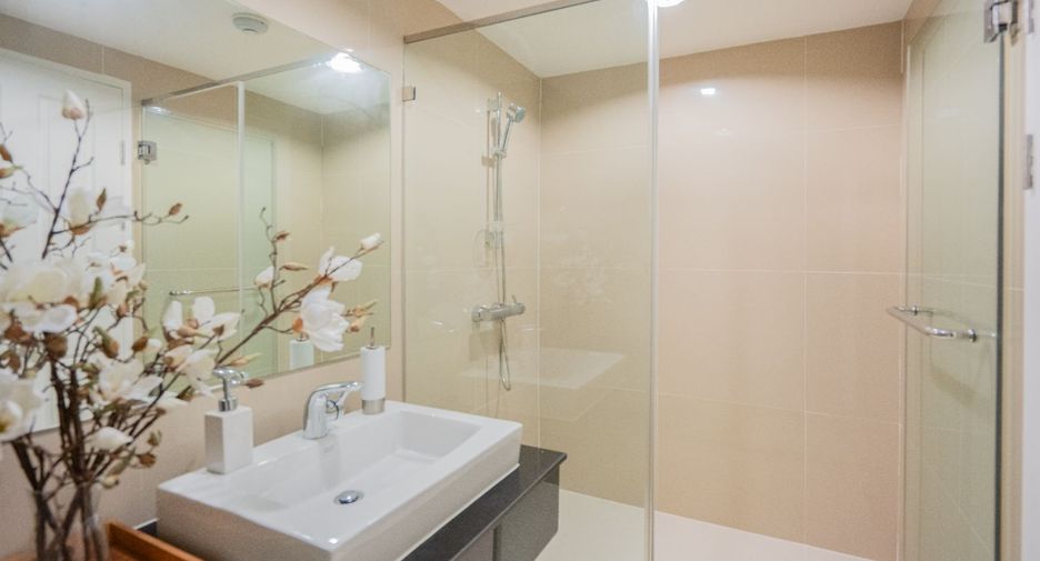 For sale 5 bedrooms condo in Huai Khwang, Bangkok