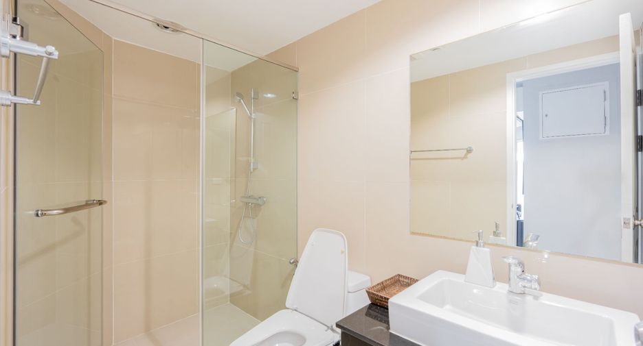 For sale 5 bedrooms condo in Huai Khwang, Bangkok
