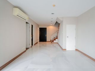 For sale 3 bed condo in Huai Khwang, Bangkok