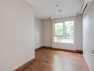 For sale 3 bed condo in Huai Khwang, Bangkok