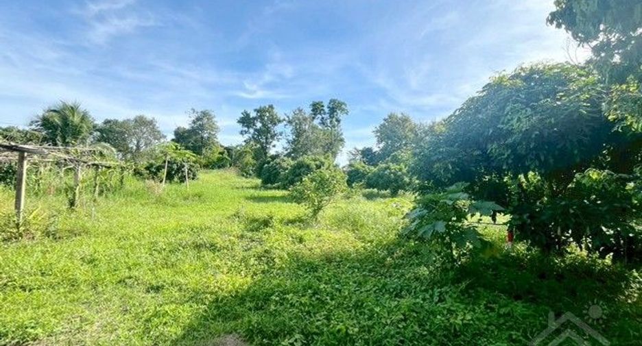 出售 土地 在 Si Racha, Chon Buri