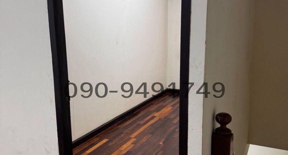 For rent 4 bedrooms townhouse in Bang Na, Bangkok