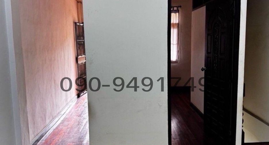 For rent 4 bedrooms townhouse in Bang Na, Bangkok