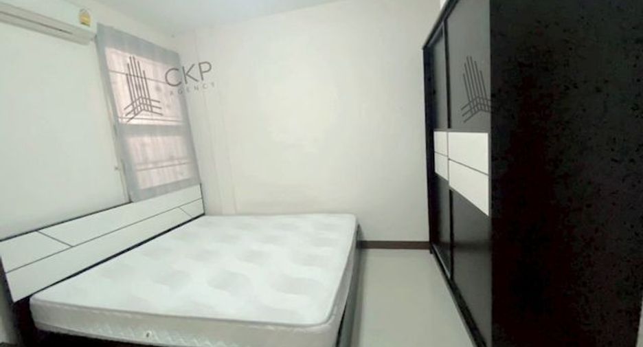 À vendre 2 chambres maison de ville à Ban Bueng, Chonburi