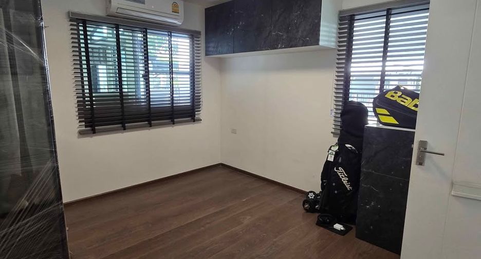 Casa en alquiler de 3 habitaciones en Bang Phli, Samut Prakan