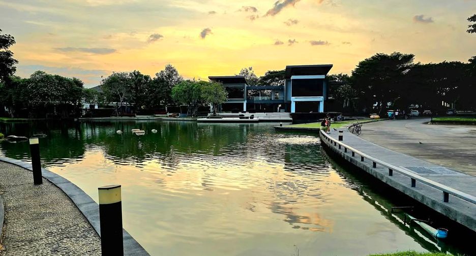 Casa en alquiler de 3 habitaciones en Bang Phli, Samut Prakan