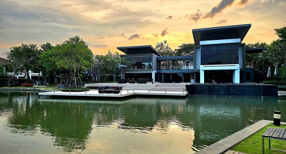 Casa en alquiler de 3 habitaciones en Bang Phli, Samut Prakan