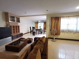 For sale 3 bedrooms townhouse in Watthana, Bangkok