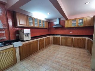 For sale 3 bedrooms townhouse in Watthana, Bangkok