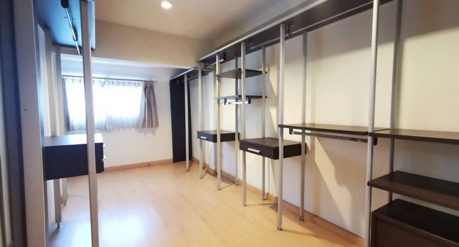 Reihenhaus zum Kauf mit 3 Zimmer in Watthana, Bangkok