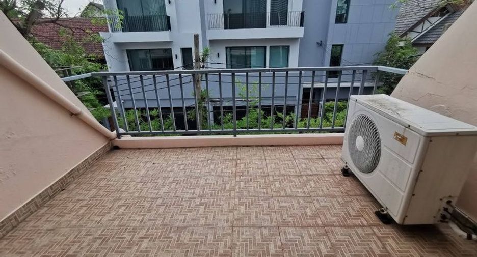 Reihenhaus zum Kauf mit 3 Zimmer in Watthana, Bangkok