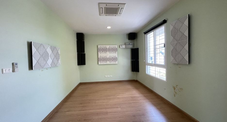 For sale 4 bedrooms house in Mueang Samut Prakan, Samut Prakan