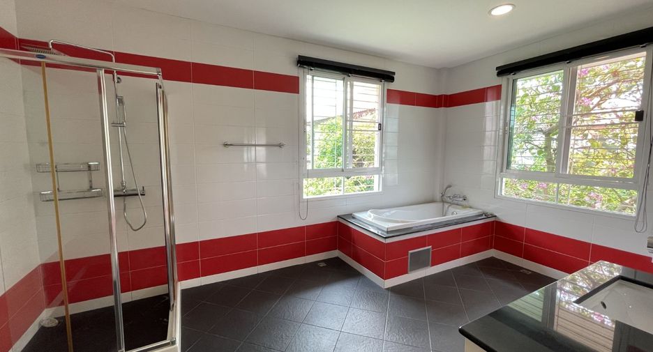 For sale 4 bedrooms house in Mueang Samut Prakan, Samut Prakan