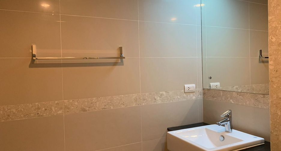 Wohnung zur Miete mit 3 Zimmer in Khlong Toei, Bangkok