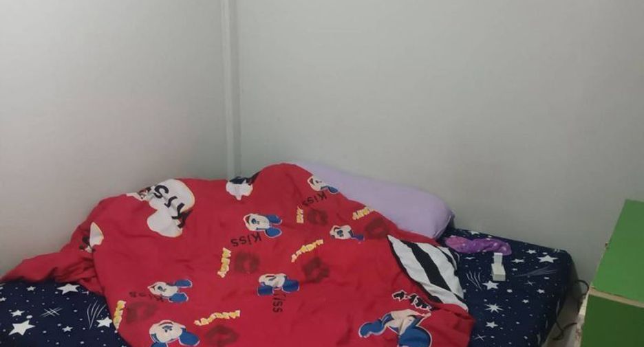 À vendre 1 chambre maison de ville à Si Racha, Chonburi