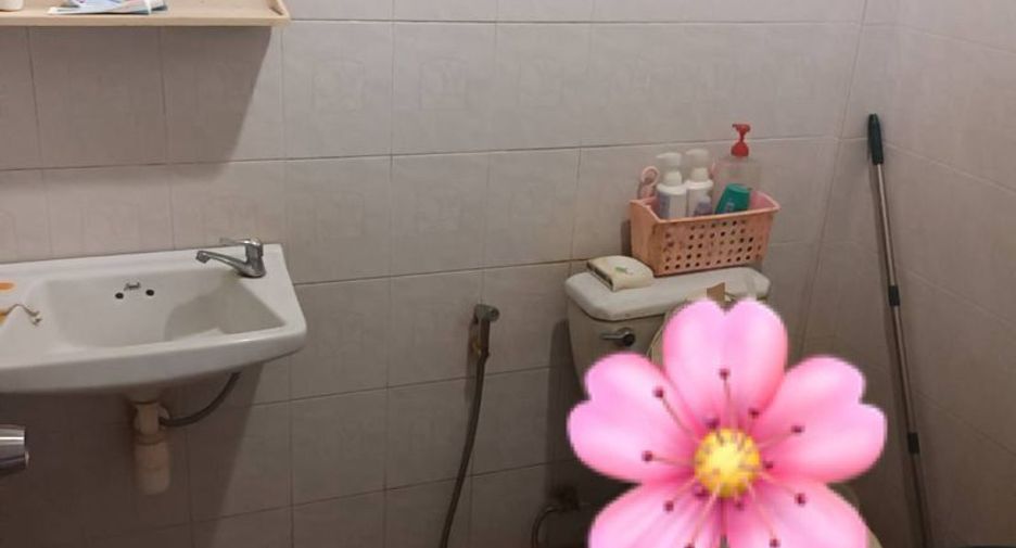 À vendre 1 chambre maison de ville à Si Racha, Chonburi