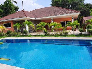 For sale 11 bed hotel in Sattahip, Chonburi