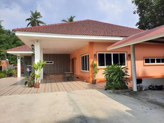 For sale 11 bed hotel in Sattahip, Chonburi