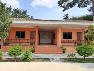 For sale 11 bed hotel in Sattahip, Chonburi
