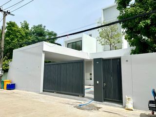 For rent 4 bedrooms house in Bang Kapi, Bangkok