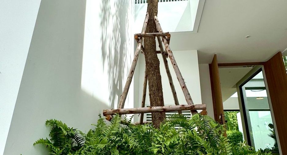 For rent 4 bedrooms house in Bang Kapi, Bangkok