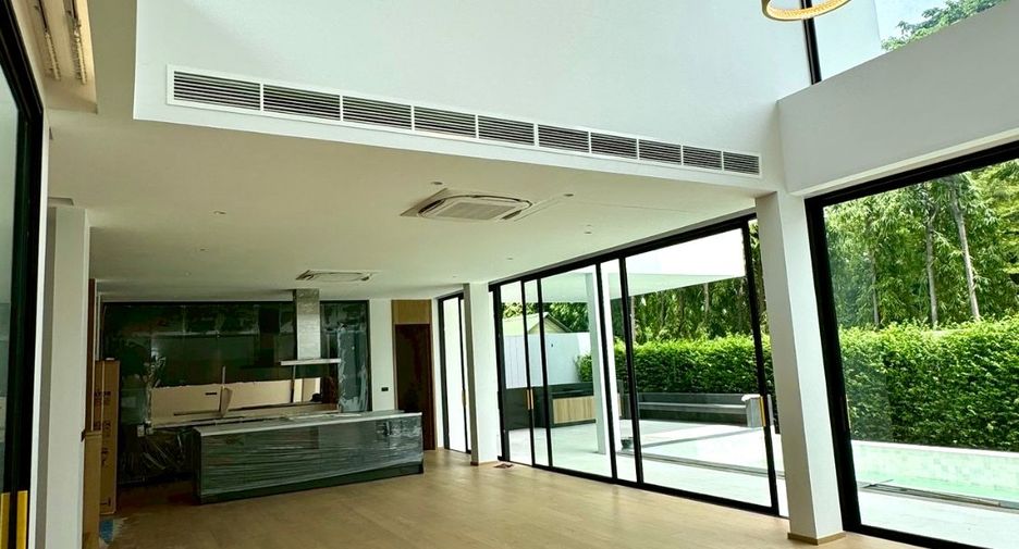 For rent 4 bedrooms house in Bang Kapi, Bangkok
