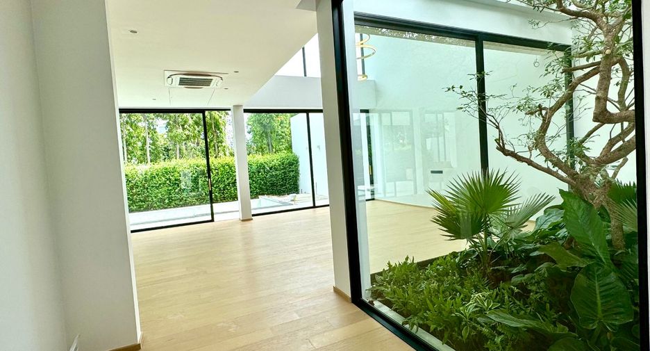 For rent 4 bedrooms house in Bang Kapi, Bangkok