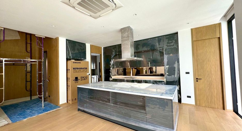For rent 4 bedrooms house in Bang Kapi, Bangkok