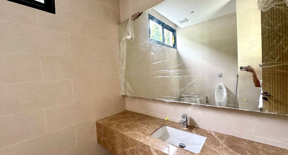 For rent 4 bedrooms house in Bang Kapi, Bangkok