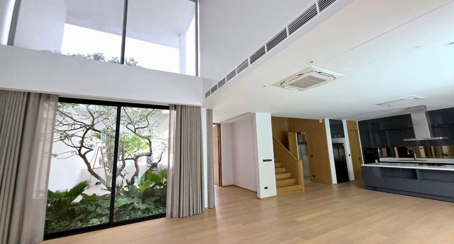 For rent 4 bedrooms house in Bang Kapi, Bangkok