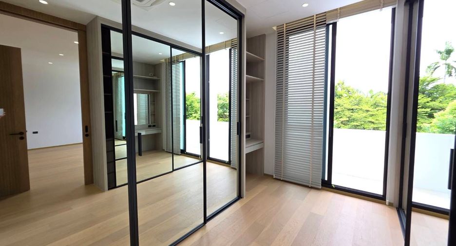 For rent 4 bedrooms house in Bang Kapi, Bangkok