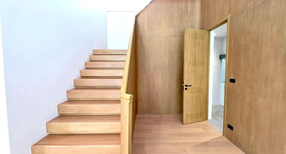 For rent 4 bedrooms house in Bang Kapi, Bangkok