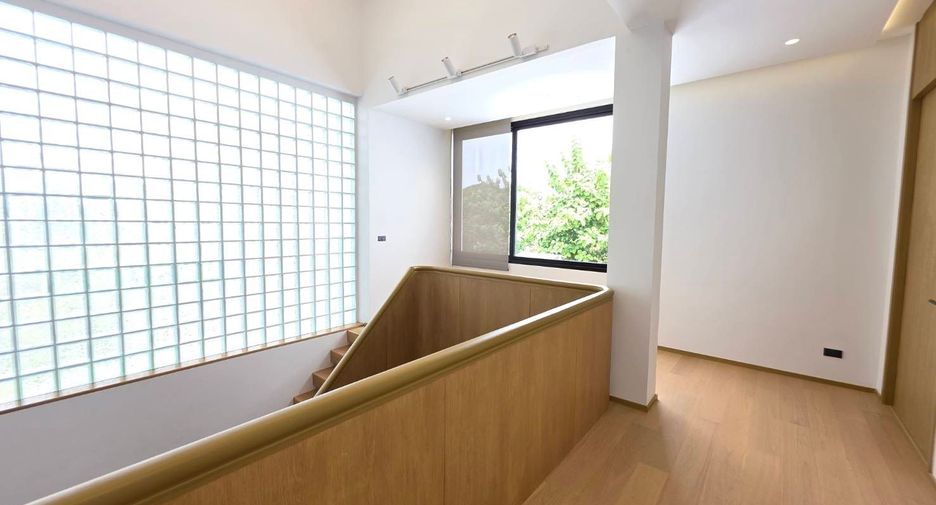 For rent 4 bedrooms house in Bang Kapi, Bangkok