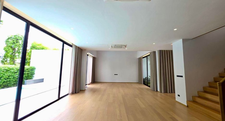 For rent 4 bedrooms house in Bang Kapi, Bangkok
