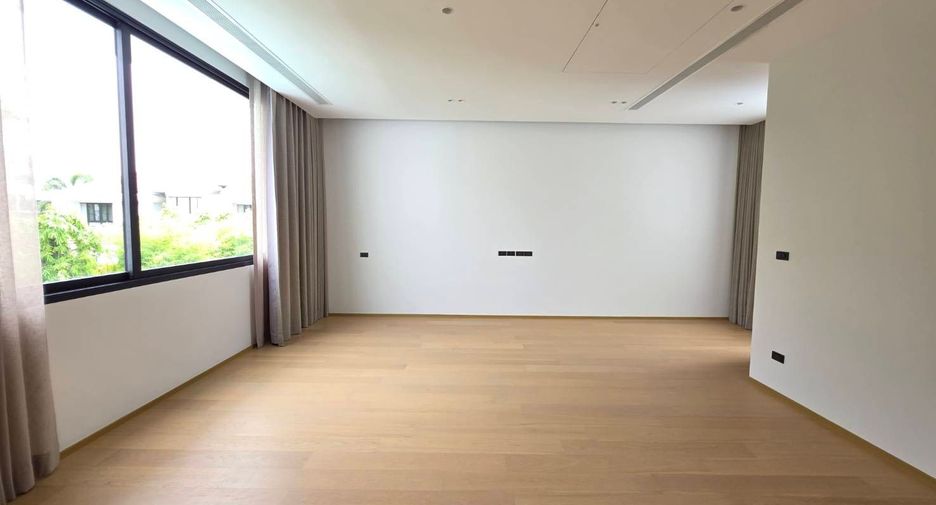 For rent 4 bedrooms house in Bang Kapi, Bangkok