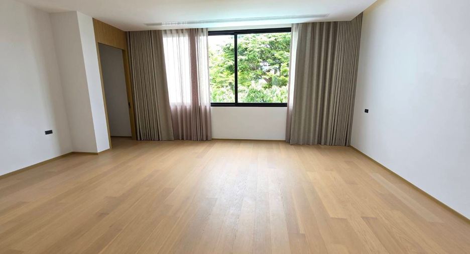 For rent 4 bedrooms house in Bang Kapi, Bangkok