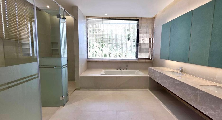 For rent 4 bedrooms house in Bang Kapi, Bangkok