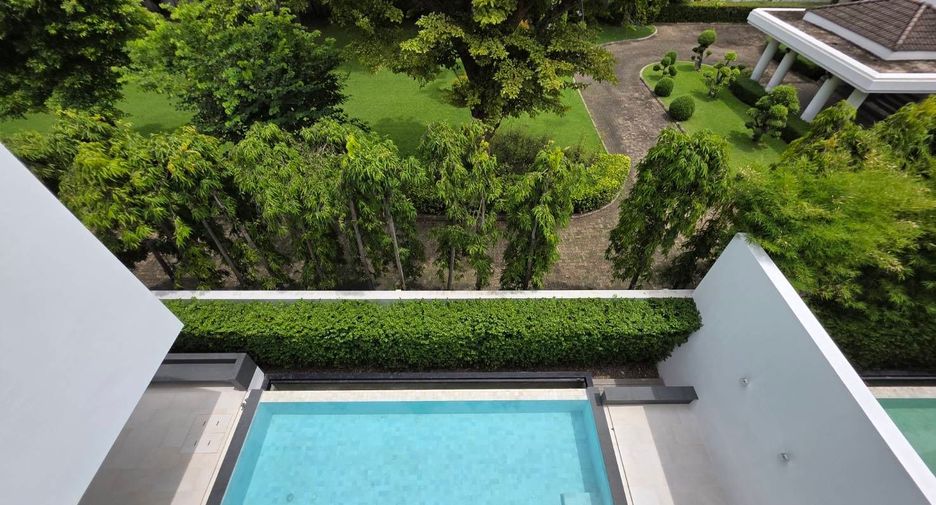 For rent 4 bedrooms house in Bang Kapi, Bangkok