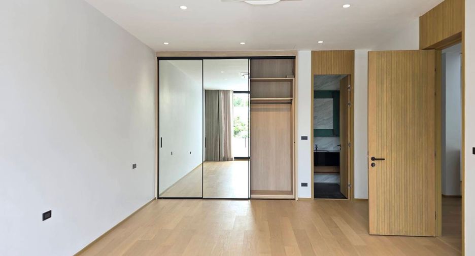 For rent 4 bedrooms house in Bang Kapi, Bangkok