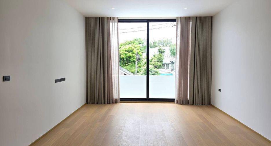 For rent 4 bedrooms house in Bang Kapi, Bangkok