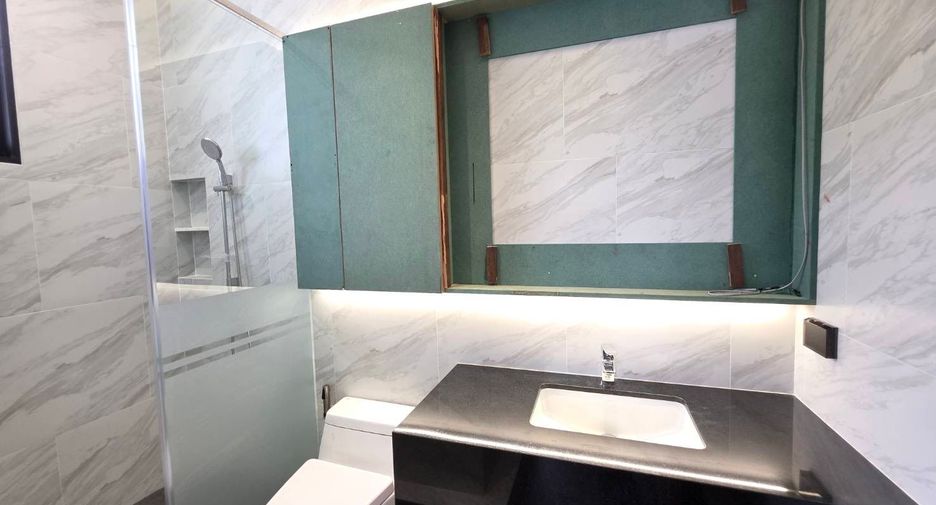 For rent 4 bedrooms house in Bang Kapi, Bangkok