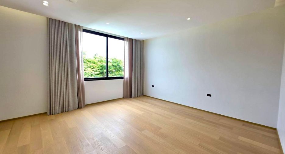 For rent 4 bedrooms house in Bang Kapi, Bangkok