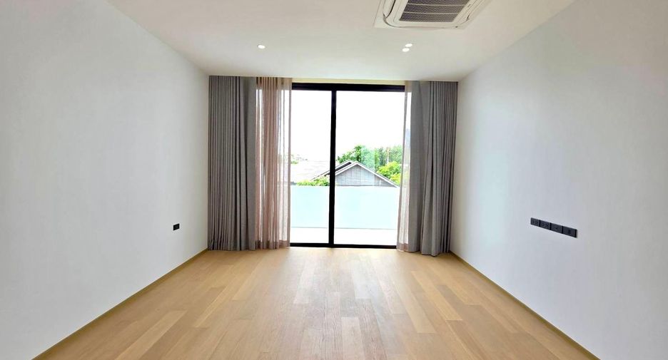 For rent 4 bedrooms house in Bang Kapi, Bangkok