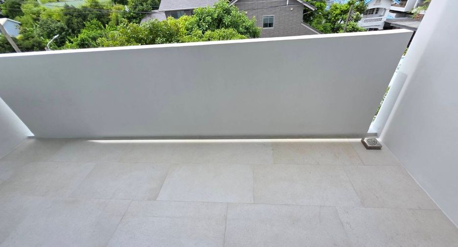 For rent 4 bedrooms house in Bang Kapi, Bangkok