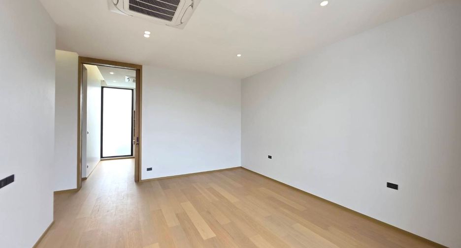For rent 4 bedrooms house in Bang Kapi, Bangkok