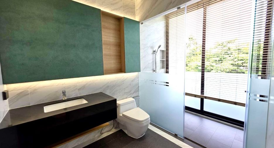 For rent 4 bedrooms house in Bang Kapi, Bangkok