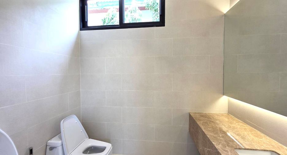 For rent 4 bedrooms house in Bang Kapi, Bangkok